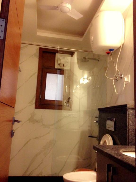 Woodpecker Service Apartments - Green Park New Delhi Room photo